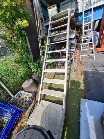 Steigerladder in aluminium beschikbaar voor biedingen