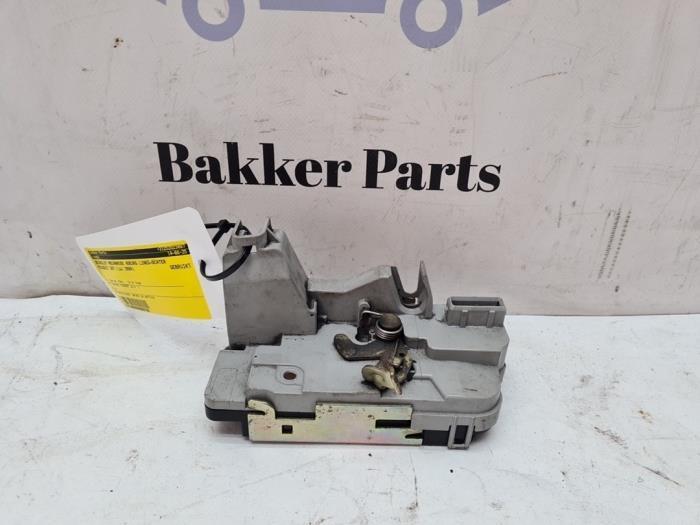 Serrure portière mécanique 4portes arrière gauche d'un Pe, Autos : Pièces & Accessoires, Carrosserie & Tôlerie, Peugeot, Utilisé