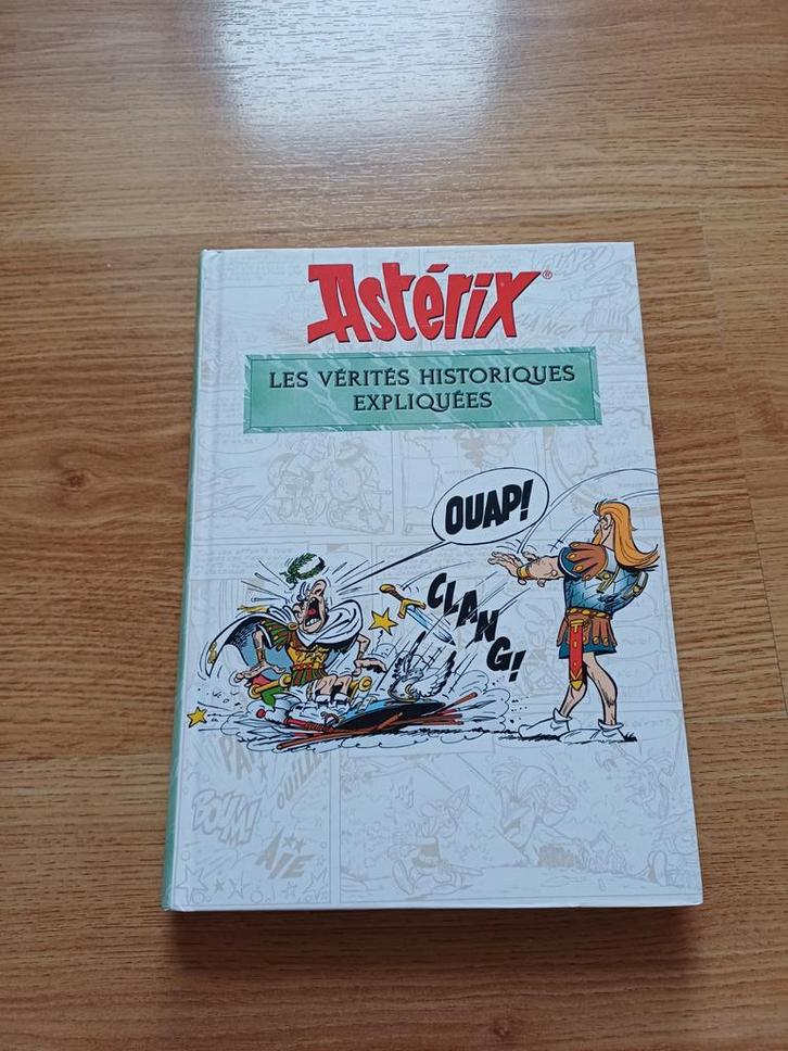 Bd Astérix les vérités historiques Expliquées, Boeken, Stripverhalen, Zo goed als nieuw, Eén stripboek, Ophalen of Verzenden