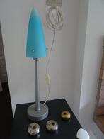 Lampe de chevet globe en verre bleu 2010, Maison & Meubles, Comme neuf, Métal, Comtemporain, Enlèvement ou Envoi
