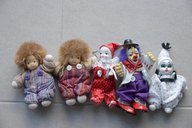 4 gevulde beeldjes: 2 popjes en 2 clowntjes., Verzamelen, Poppetjes en Figuurtjes, Zo goed als nieuw, Ophalen of Verzenden