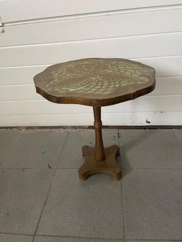 vintage tafeltje beschikbaar voor biedingen
