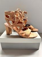 sandalen hak beige daim 41, Kleding | Dames, Schoenen, Ophalen of Verzenden, Zo goed als nieuw, Beige