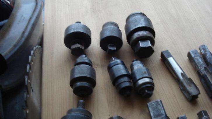 doorn voor gate n te ponsen plus schroedraadtappen, Doe-het-zelf en Bouw, Gereedschap | Handgereedschap, Gebruikt, Ophalen