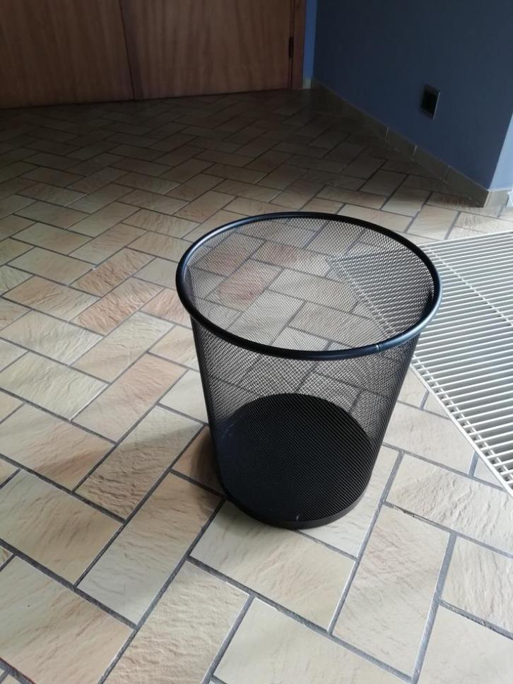 Stevige metalen prullenbak, kleur: zwart., Huis en Inrichting, Woonaccessoires | Prullenbakken, Zo goed als nieuw, Metaal, Minder dan 50 cm