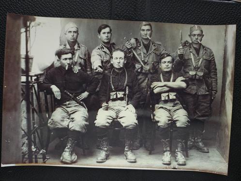 Papier Résistance Armé femme +  10 photo soldat, Verzamelen, Militaria | Tweede Wereldoorlog, Overige soorten, Verzenden
