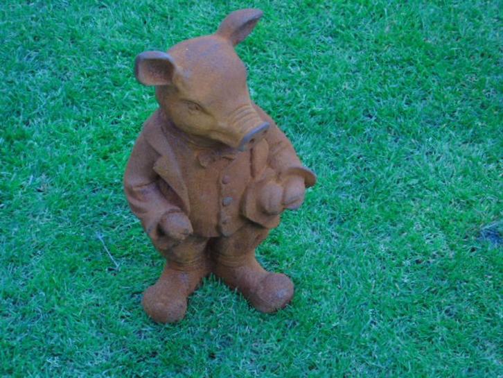 varken in een groot roestig gietijzeren kostuum..., Tuin en Terras, Tuinbeelden, Nieuw, Dierenbeeld, Metaal, Ophalen