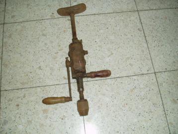 Lot d'outils anciens (menuisier, ...) disponible aux enchères