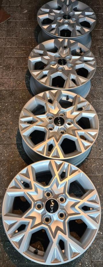 Ensemble de jantes KIA 16 pouces 5x114,3 comme neuf ! disponible aux enchères