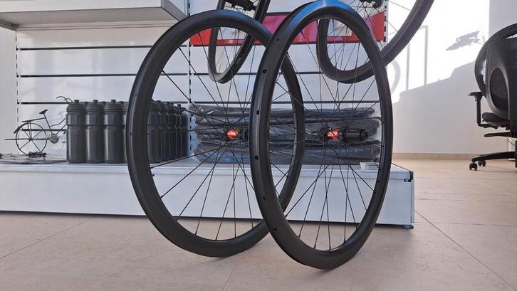 CarboTim 40mm DT Swiss 240 EXP toonzaalmodel, Vélos & Vélomoteurs, Vélos Pièces, Neuf, Vélo de course, Enlèvement ou Envoi