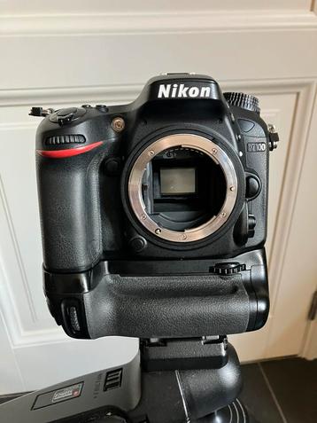 Nikon D7100 body met battery grip beschikbaar voor biedingen