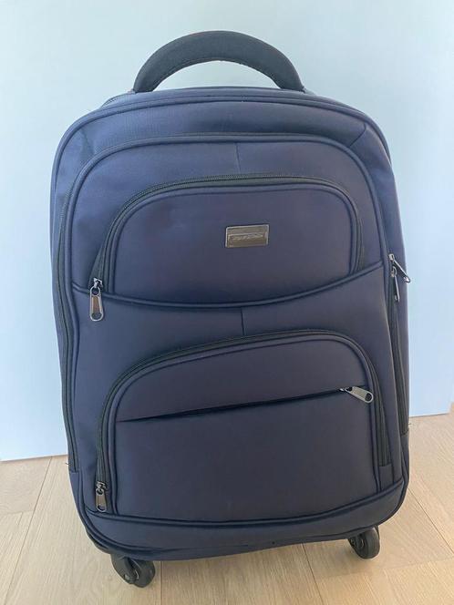 NIEUW Superskunk travel rugzak met wieltjes en hendel, Handtassen en Accessoires, Tassen | Reistassen en Weekendtassen, Nieuw