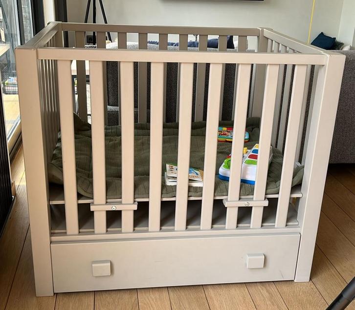 Box quax grisato met opbergschuif, Kinderen en Baby's, Babyparken, Zo goed als nieuw, Lade, Ophalen