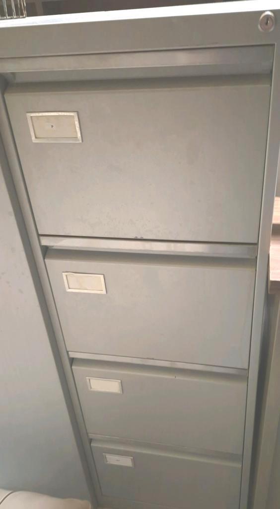 Vintage industriële metalen 4 ladenkast, Antiek en Kunst, Curiosa en Brocante, Ophalen