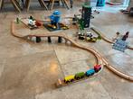 Speelgoedtreintjes met houten spoor + veel accessoires, Enlèvement, Utilisé