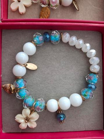 3 nieuwe armbanden nu aan 12€ per set of 30€ voor 3 sets
 beschikbaar voor biedingen