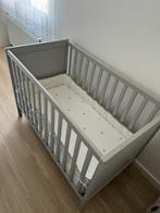 Babybed grijs (Ikea) +matras+ dekbed+ dekbedovertrek, Ophalen, Zo goed als nieuw