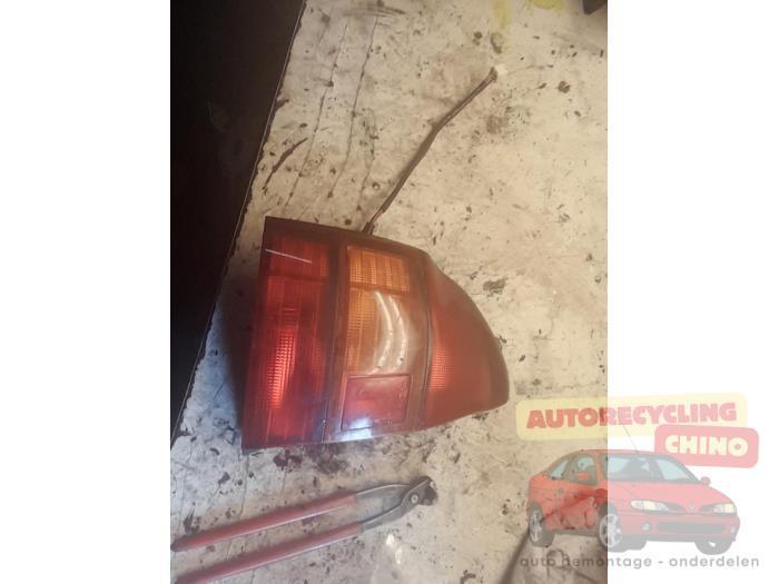 Achterlicht links van een Mazda 323, Auto-onderdelen, Verlichting, Mazda, Gebruikt, 3 maanden garantie, Ophalen of Verzenden