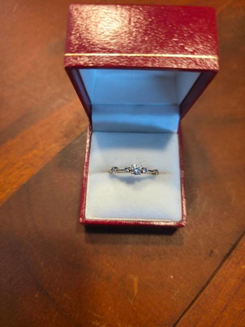 Gouden trouwring 18 karaats, met 5 diamanten 0.46., Handtassen en Accessoires, Ringen, Zo goed als nieuw, Dame, 17 tot 18, Goud