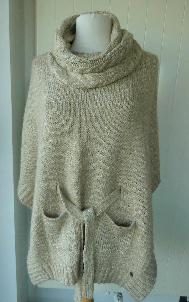Mooie PONCHO voor dames Maat: One size, Kleding | Dames, Truien en Vesten, Zo goed als nieuw, Beige, Ophalen of Verzenden