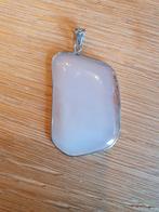 Zilveren hanger met mineraal, Enlèvement