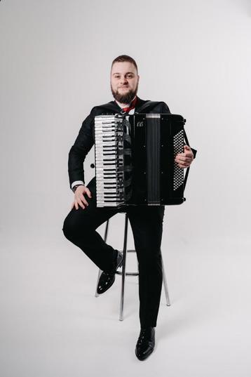 Van 137 YouTube-kijkers naar accordeonisten in 30 dagen! beschikbaar voor biedingen