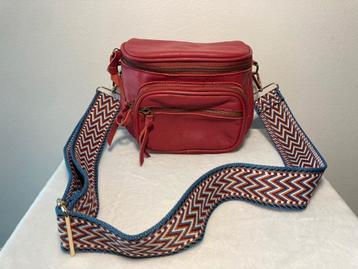 Rode crossbody handtas nieuw., Enlèvement ou Envoi, Neuf, Rouge, Sac à main