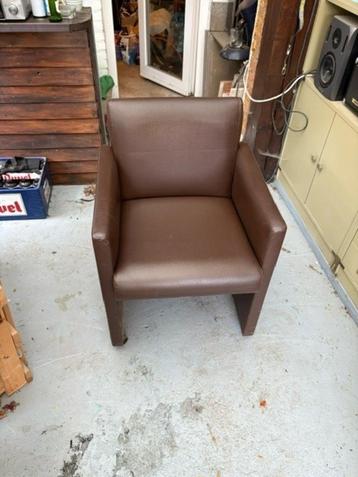 4 Lederen Stoelen beschikbaar voor biedingen