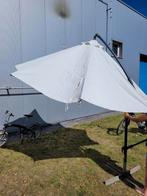 Parasol met stenen ondersteuning, Ophalen, Gebruikt