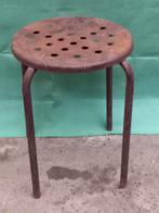 Antieke melkstoeltje, Ophalen