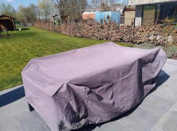 Afdekzeil voor tuintafel beschikbaar voor biedingen