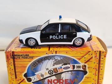 NOREV (Hachette) _RENAULT 14 van 1981 (POLITIE) beschikbaar voor biedingen