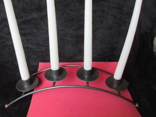 Metalen kandelaar + kaarsen , perfecte staat, Huis en Inrichting, Woonaccessoires | Kandelaars en Kaarsen, Nieuw, Kandelaar, Minder dan 25 cm