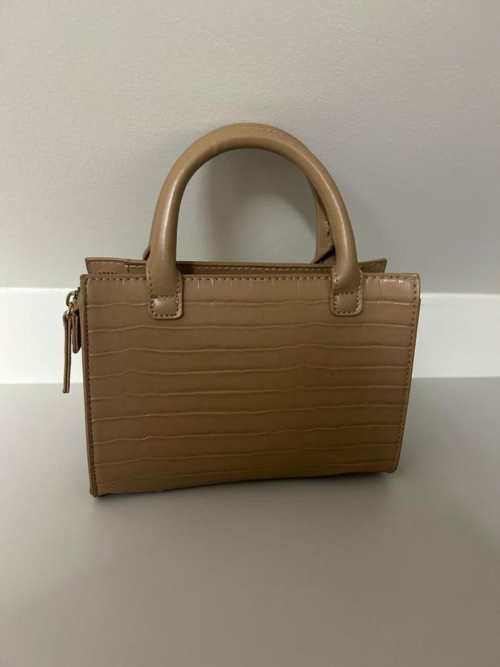 Elegante beige handtas – croco print – in zeer goede staat, Handtassen en Accessoires, Tassen | Damestassen, Zo goed als nieuw