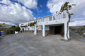 Spanje (Andalusië)-woning met 6 slpkmrs en 1bdkmr  beschikbaar voor biedingen