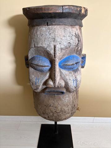 Zeer groot masker Congo met standaard. beschikbaar voor biedingen