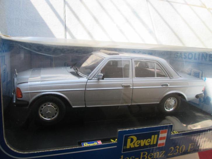 Revell Mercedes Benz 230 E silber 1:18, Hobby en Vrije tijd, Modelauto's | 1:18, Zo goed als nieuw, Auto, Revell, Ophalen of Verzenden