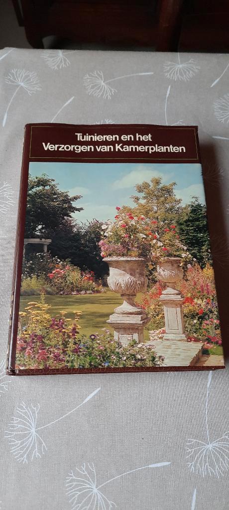 Tuinboek., Boeken, Hobby en Vrije tijd, Gelezen, Ophalen