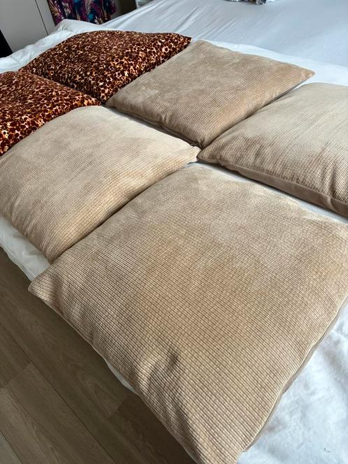 Nog nieuwe kussen voor zetel en dekentjes voor zetel, Huis en Inrichting, Woonaccessoires | Kussens, Nieuw, Beige, Ophalen