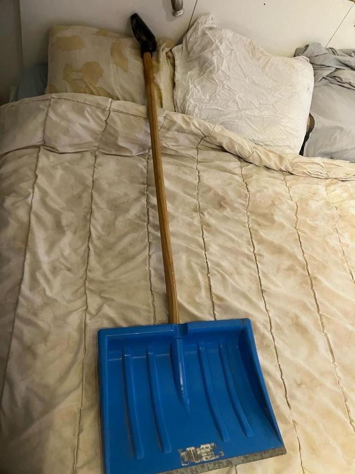 Pelle à neige avec manche bois – solide et efficace, Jardin & Terrasse, Outils à main, Comme neuf, Pelle, Enlèvement