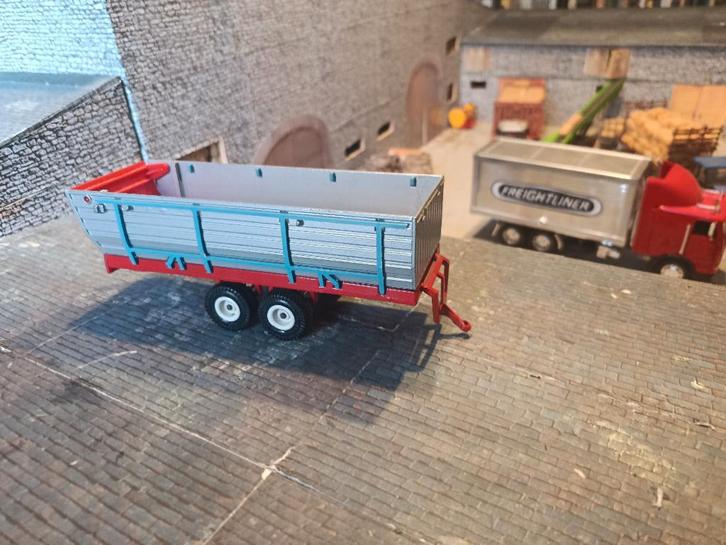 Remorque 2 essieux Siku argentée et rouge, Hobby & Loisirs créatifs, Voitures miniatures | 1:32, Utilisé, Tracteur et Agriculture