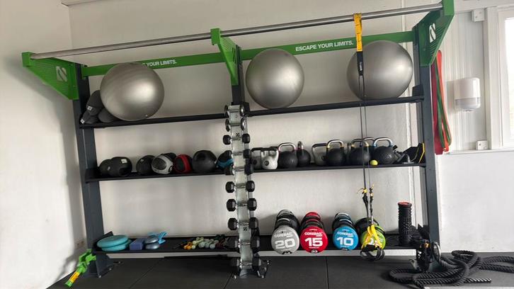 Multifunctioneel rek STUDION met opbergsysteem, Sport en Fitness, Fitnessmaterialen, Zo goed als nieuw, Overige typen, Armen, Benen