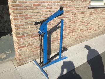 Dozennietjesmachine  beschikbaar voor biedingen