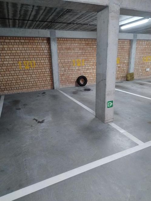 Overdekte afgesloten parkeerplaats Knokke, Immo, Garages en Parkeerplaatsen, Provincie West-Vlaanderen