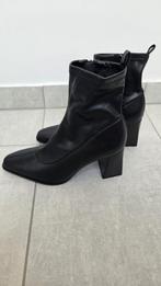 Bottines à talons Stradivarius – Pointure 36 – Noires, Vêtements | Femmes, Chaussures, Enlèvement ou Envoi, Comme neuf, Bottes de neige