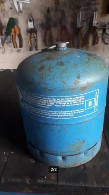 2 blauwe kleine gasflessen beschikbaar voor biedingen
