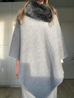 Grijze poncho met vals bont, Enlèvement, Comme neuf