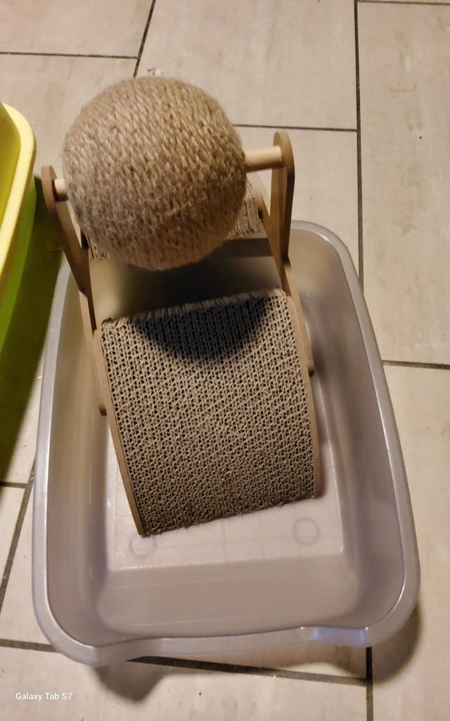 Des articles d'origine animale parmi lesquels choisir, Animaux & Accessoires, Bacs à litière, Comme neuf, Ouvert, Enlèvement