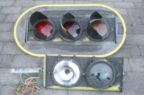 Oud verkeerslicht + 1 verkeerslicht voetgangers gratis, Antiek en Kunst, Antiek | Verlichting, Ophalen of Verzenden