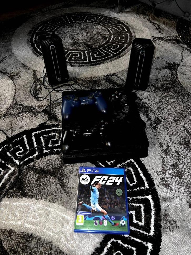 PlayStation 4 Slim, inclusief 3controllers +Fifa 24, Games en Spelcomputers, Games | Sony PlayStation 4, Zo goed als nieuw, Avontuur en Actie